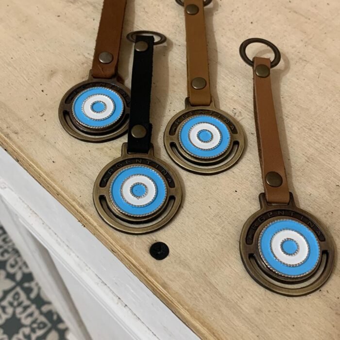 Llavero de cuero escarapela argentina artesanal