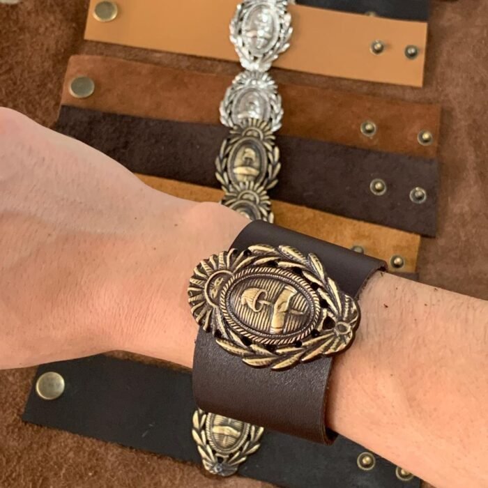 Pulsera de cuero con escudo argentino