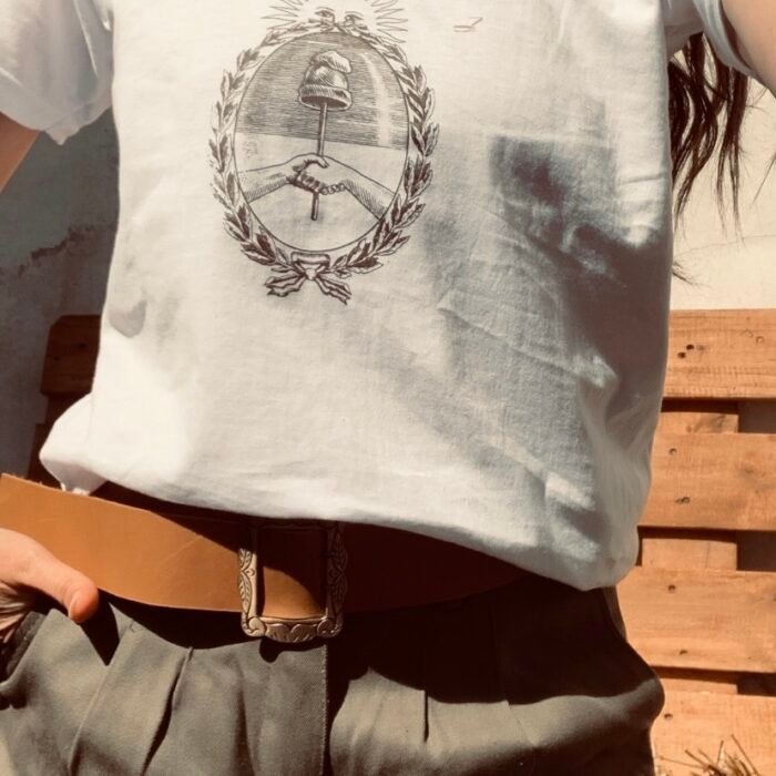 Remera escudo patrio